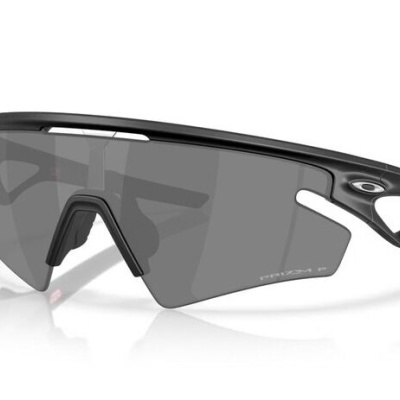 Óculos desportivos negros com lentes cinzentas e logótipo Oakley