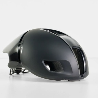 Capacete ciclismo preto aerodinâmico com ventilação