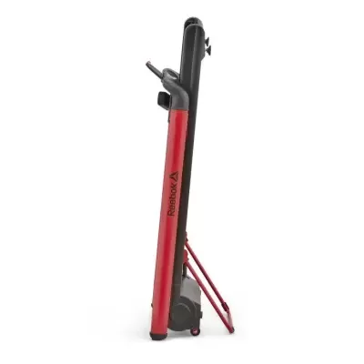aspirador vertical vermelho e preto da marca Rumba
