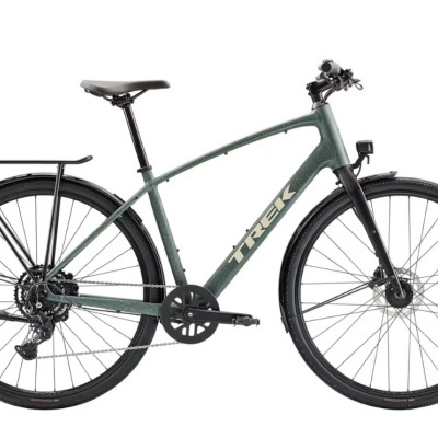 Bicicleta urbana verde com guarda-lamas e bagageira preta