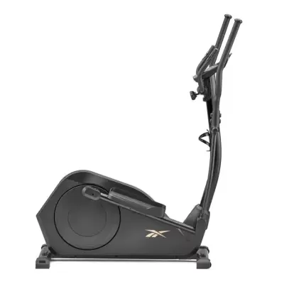 Bicicleta elíptica preta Reebok contra fundo branco