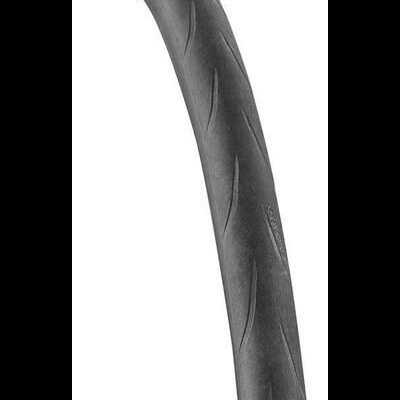 Pneu de bicicleta preto com etiqueta amarela e sulcos finos