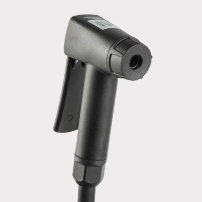 Punho preto de plástico com etiqueta e tubo ligado