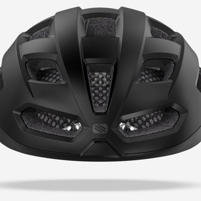 Capacete de ciclismo preto com aberturas para ventilação