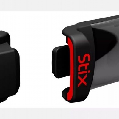 Dispositivo Stix preto e vermelho em duas partes