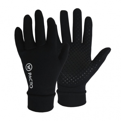 Par de luvas pretas com logo branco e padrão antiderrapante