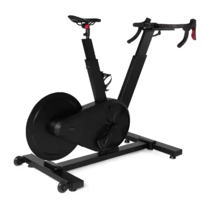 Bicicleta estática de exercício preta com selim regulável e guiador curva.