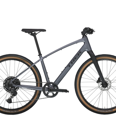 Bicicleta Trek cinza com pneus castanhos e preto em fundo branco