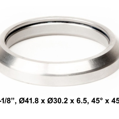 Anel metálico prateado chanfrado com dimensões e ângulos descritos