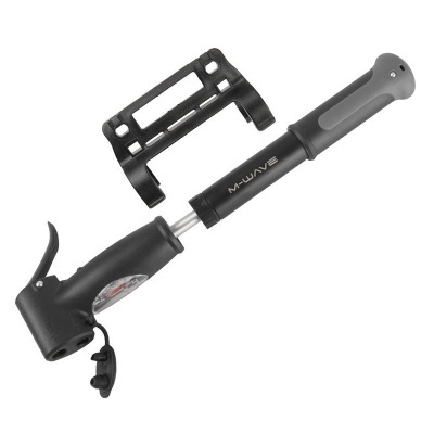 Bomba de ar portátil preta M-WAVE com manómetro e suporte de montagem.