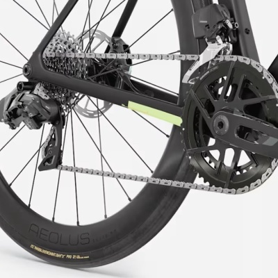 Roda traseira de bicicleta com componentes Shimano e aro AEOLUS preto