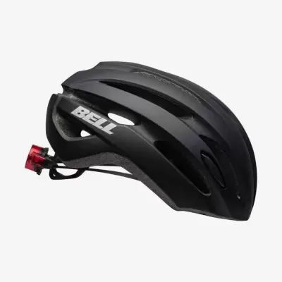 Capacete de bicicleta preto com logo BELL e luz vermelha na traseira