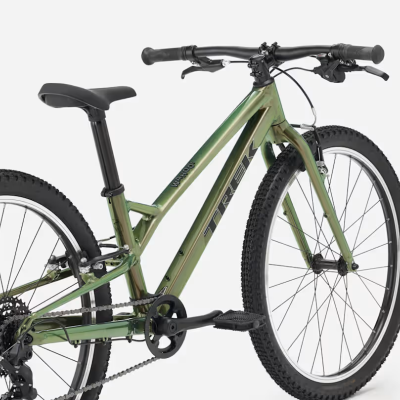 Bicicleta de montanha verde com pneus grossos e selim preto
