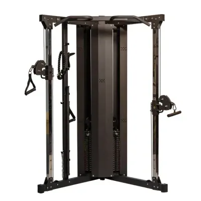 Máquina de fitness multiusos preta e cromada com cabos e pesos ajustáveis