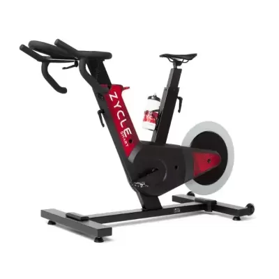 Bicicleta estática preta com detalhes vermelhos e brancos, selim ajustável e suporte para garrafa.