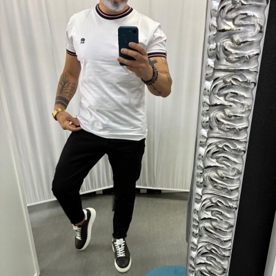 https://www.galerias-martins.pt/product/t-shirt-preta-3