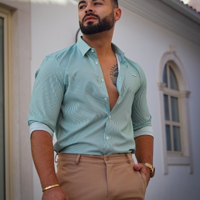 https://www.galerias-martins.pt/product/camisa-slim-fit-verde-3