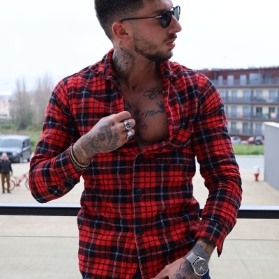 Camisa masculina xadrez vermelha e preta de manga comprida