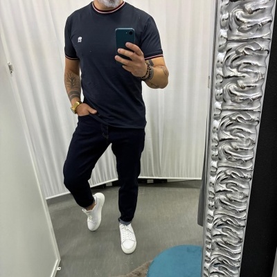 https://www.galerias-martins.pt/product/t-shirt-azul-marinho