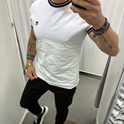 https://www.galerias-martins.pt/product/t-shirt-preta-3