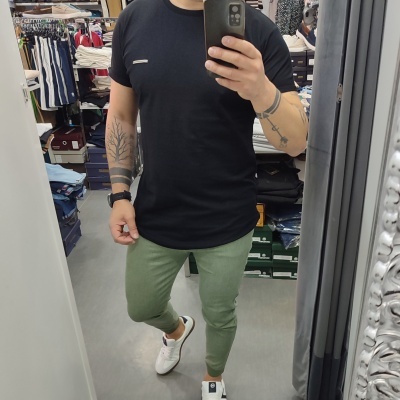 https://www.galerias-martins.pt/product/t-shirt-preto-slim-fit-veste-justo-2