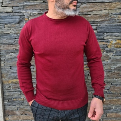 Camisola de malha vermelha com gola redonda