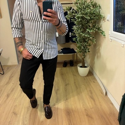 https://www.galerias-martins.pt/product/camisa-riscas-cinza
