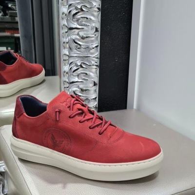 https://www.galerias-martins.pt/product/tenis-em-pele-2