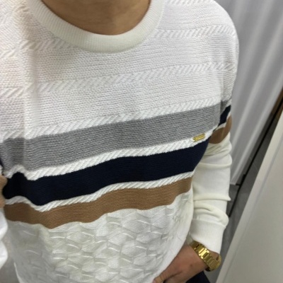 https://www.galerias-martins.pt/product/camisola-trico-13