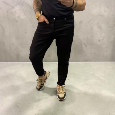 https://www.galerias-martins.pt/product/calcas-tapered-preto-2