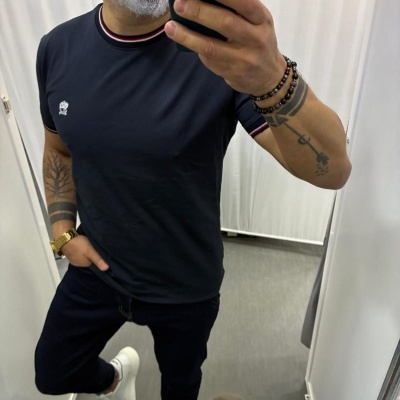 https://www.galerias-martins.pt/product/t-shirt-azul-marinho