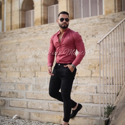 https://www.galerias-martins.pt/product/camisa-slim-fit-vermelho-cardeal