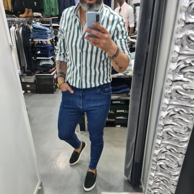 https://www.galerias-martins.pt/product/calcas-slim-fit-17