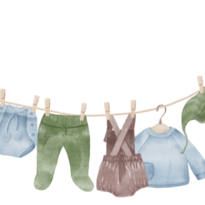 Roupinha de bebé colorida pendurada num estendal