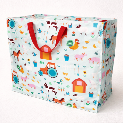 Sacola grande com estampa de animais de fazenda e tratores, alças vermelhas