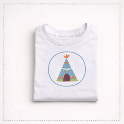 T-shirt branca com estampa de tenda índia colorida