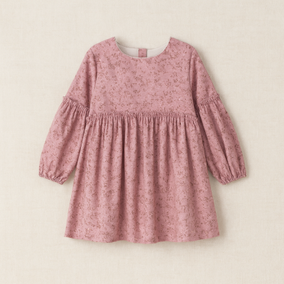 vestido rosa infantil com padrão floral e mangas compridas