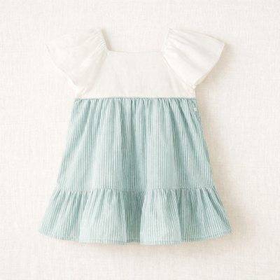 Vestido criança branco com saia azul riscada e folho