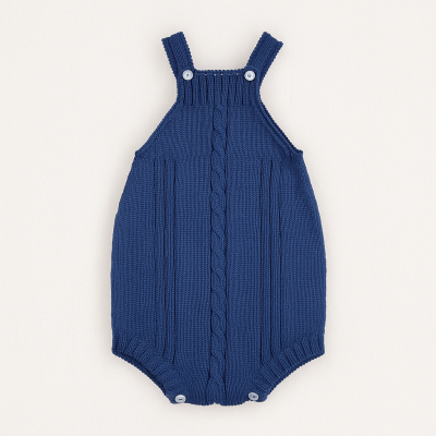 Macacão bebé em malha azul com botões e padrão trançado central