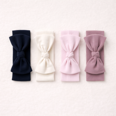 Quatro faixas de cabelo coloridas com laços em tecido.