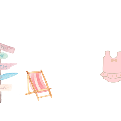 Placa de madeira com indicações para a praia, espreguiçadeira rosa e roupa de banho de bebé com brinquedos de praia