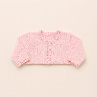 Casaco rosa claro de malha para bebé com botões transparentes e decoração com pérolas