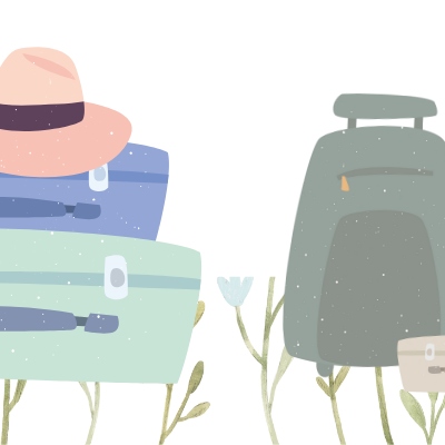 Malas de viagem coloridas empilhadas com chapéus e plantas decorativas