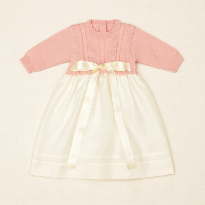 Vestido de bebé rosa e creme com fita de cetim