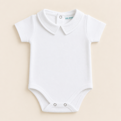 Body branco para bebé com gola texturada e manga curta