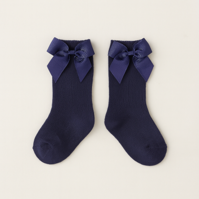 Meias infantis azuis-marinho com laços na parte superior