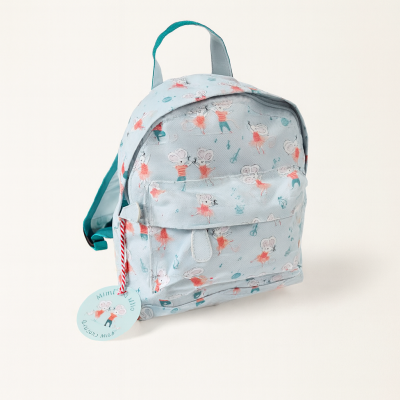 Mochila infantil azul claro com padrão de ratinhos e bolso frontal