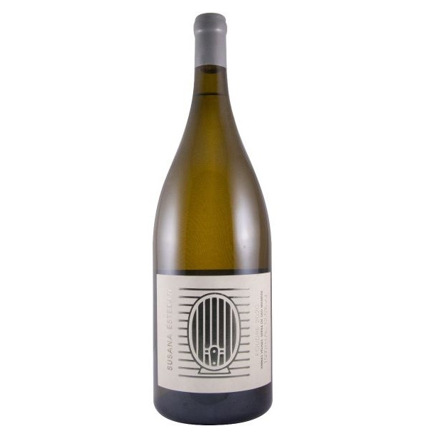 Susana Esteban Foudre branco 1,5L 2020 Garrafa de vinho branco com rótulo branco e desenho preto de porta oval com barras verticais