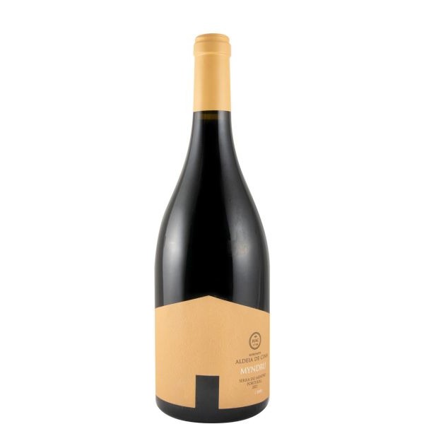 Herdade Aldeia de Cima Myndru tinto 2021 Garrafa de vinho com rótulo bege e texto visível, tampa bege