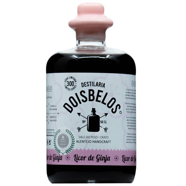 Licor de Ginja - Destilaria Dois Belos Frasco quadrado de licor de ginja com tampa rosa e rótulo branco